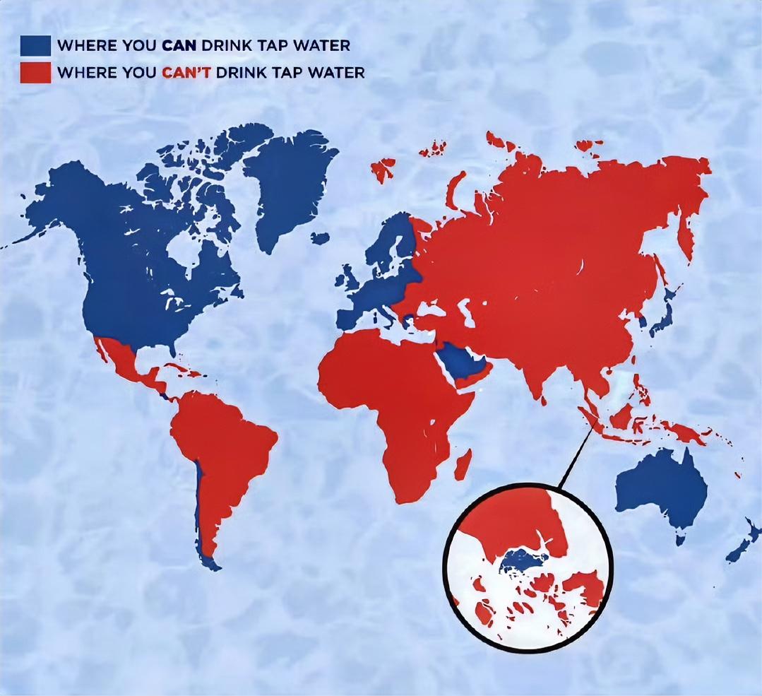 图片中蓝色部分的国家和地区，自来水可直接饮用。红色部分的国家和地区，自来水不能安