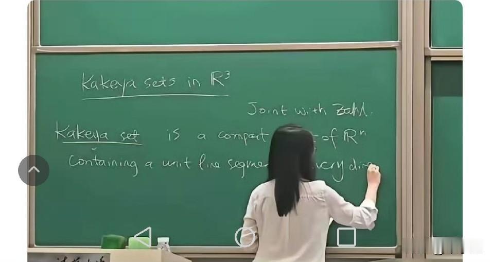有人问王虹在北京大学讲课时为什么用英文？有人回答：因为所有理工科的尽头，都是英文