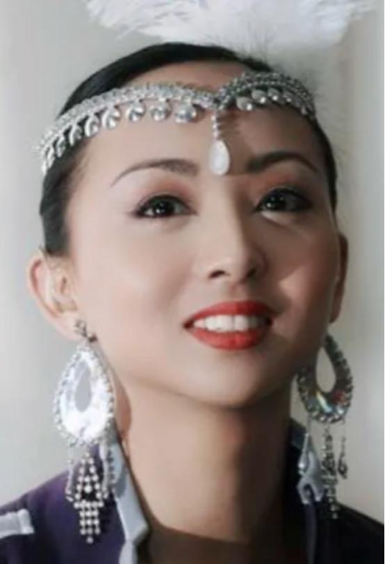 当年，马来西亚富商追求邰丽华8年，却被狠狠拒绝，对方哀求：“请你给我个理由？”邰