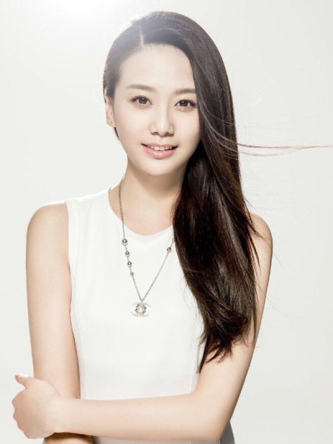 张弛（1991年9月24日-），出生于山东省济南，中国内地女演员、设计师、模特。