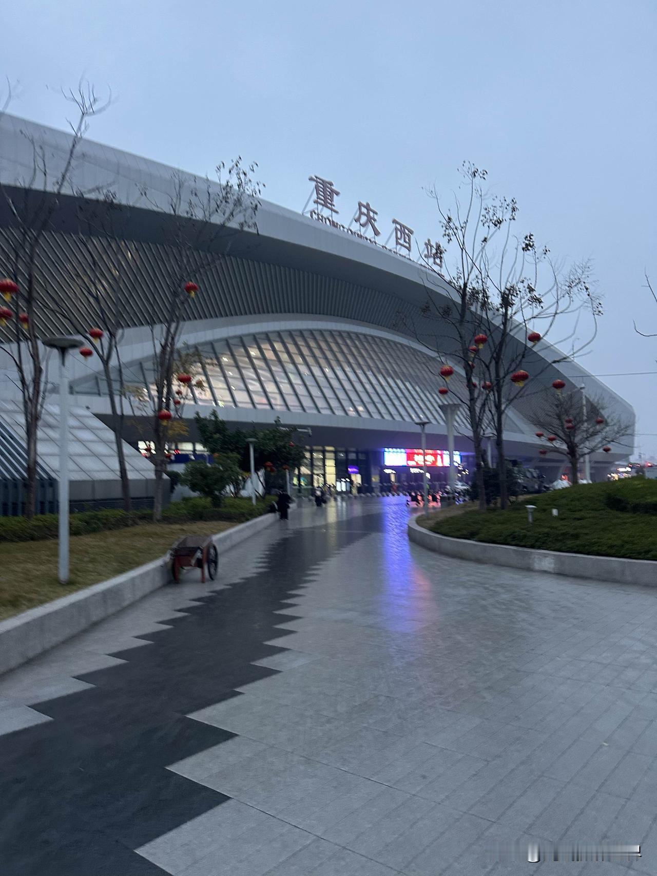 哎，连续三天，重庆天气预报让我大失所望啊！1月25日，清晨的重庆主城区，居然下起