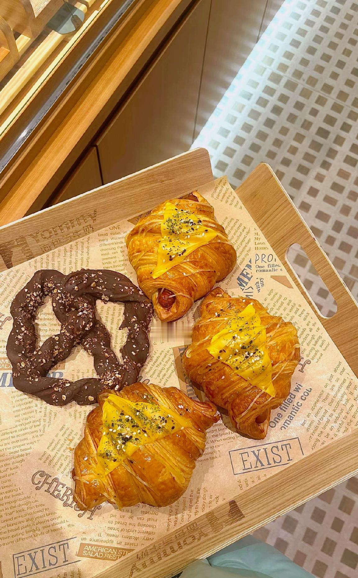 ：）
香港大才子蔡澜先生：男人最大的悲哀，就是一辈子都没弄明白一个简单的道理：人