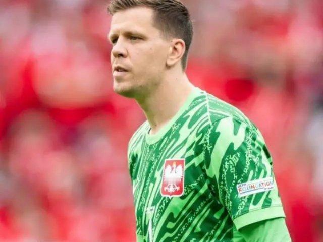 特尔施特根重伤，休战8个月左右。根据西甲的规则，巴萨可以临时启动引援，如果1名门