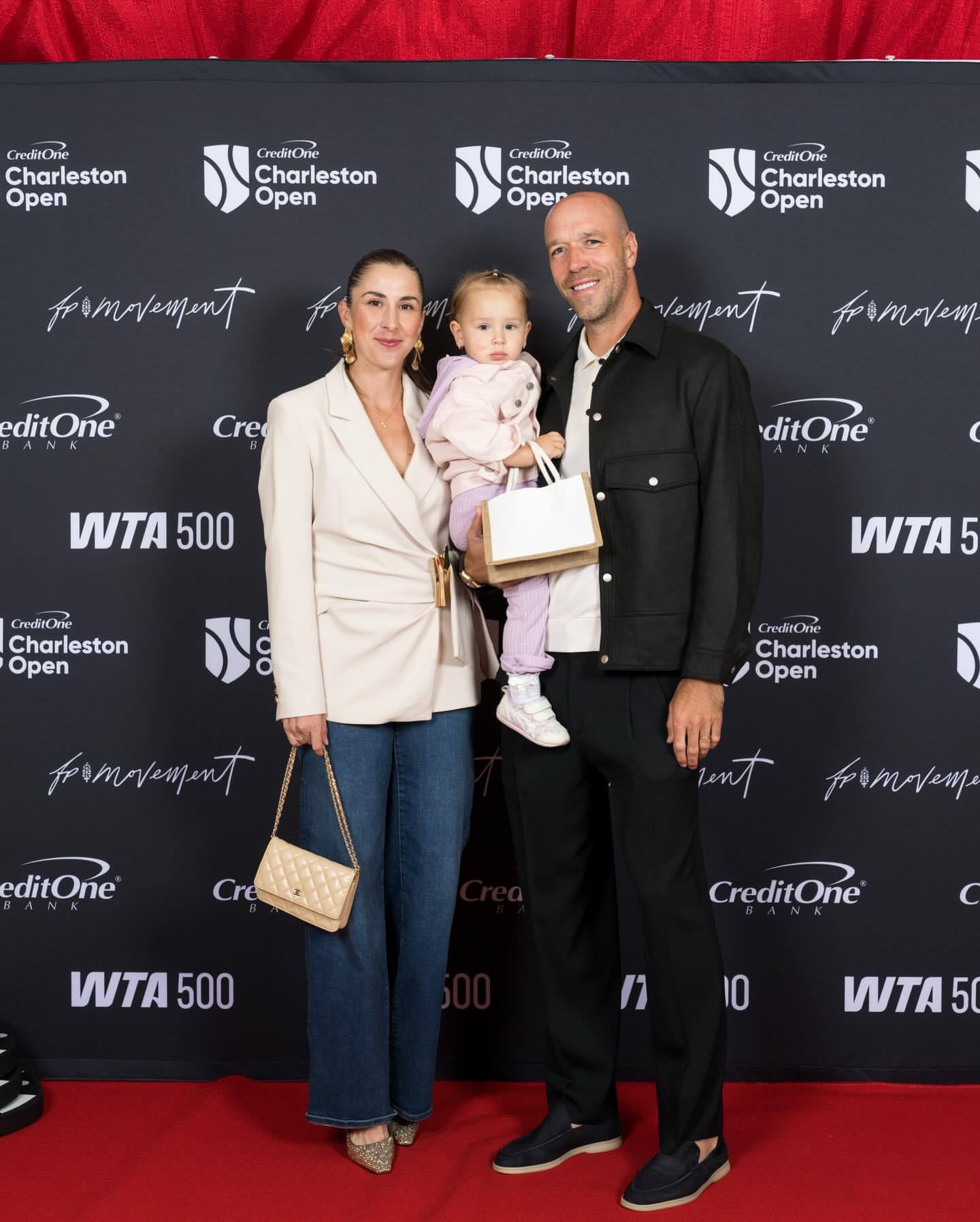 网坛风云 查尔斯顿500赛欢迎晚宴，WTA众名将礼服亮相南卡罗莱纳州首府，佩古拉