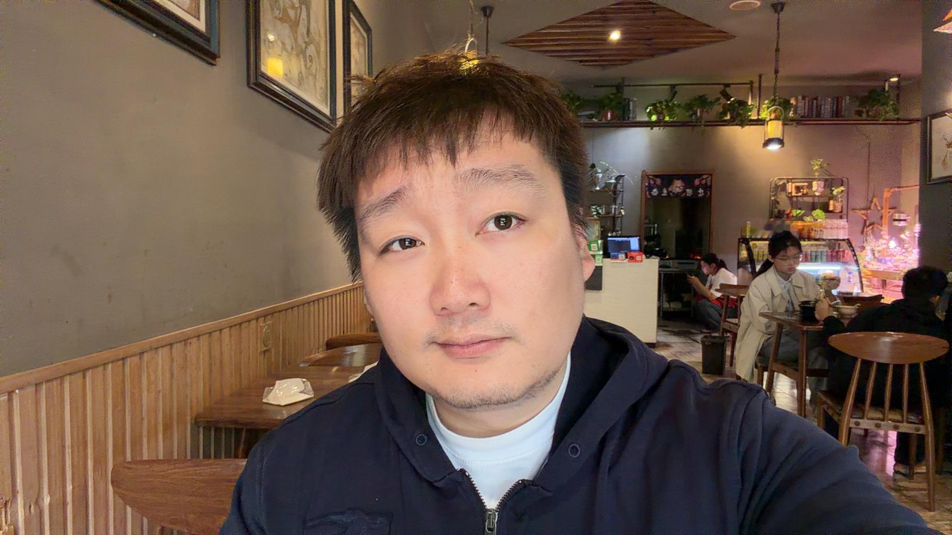 赵娜带孩子去外地旅游了，逛吃逛吃去了，我就在公司附近吃一碗罐罐米线吧，12块钱经
