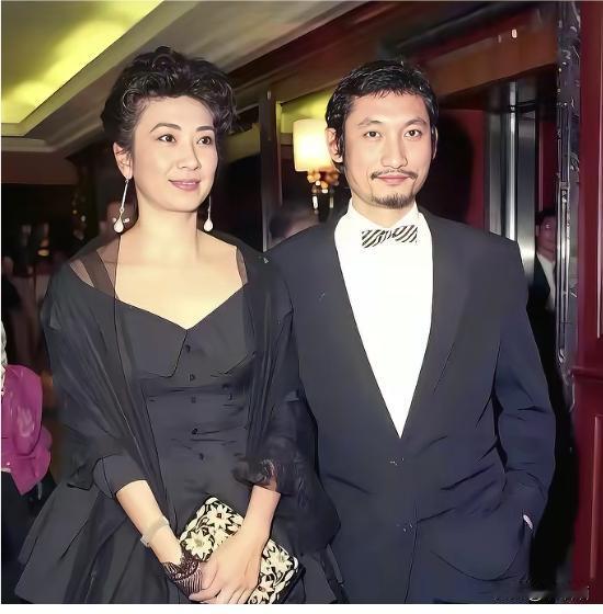 施南生爱徐克一生却输得一败涂地！

相守36年换来一场空！她一生为了徐克死守丁克