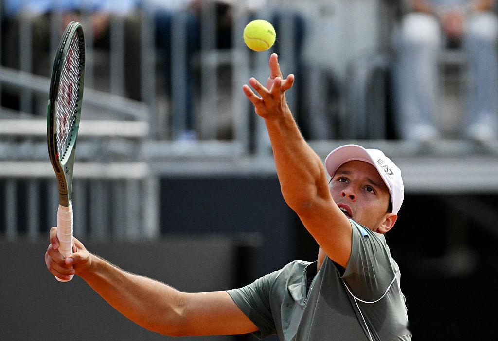 达尔德里扳平比分💪ATP1000 罗马大师赛第四轮，达尔德里次盘化解兹维列夫发