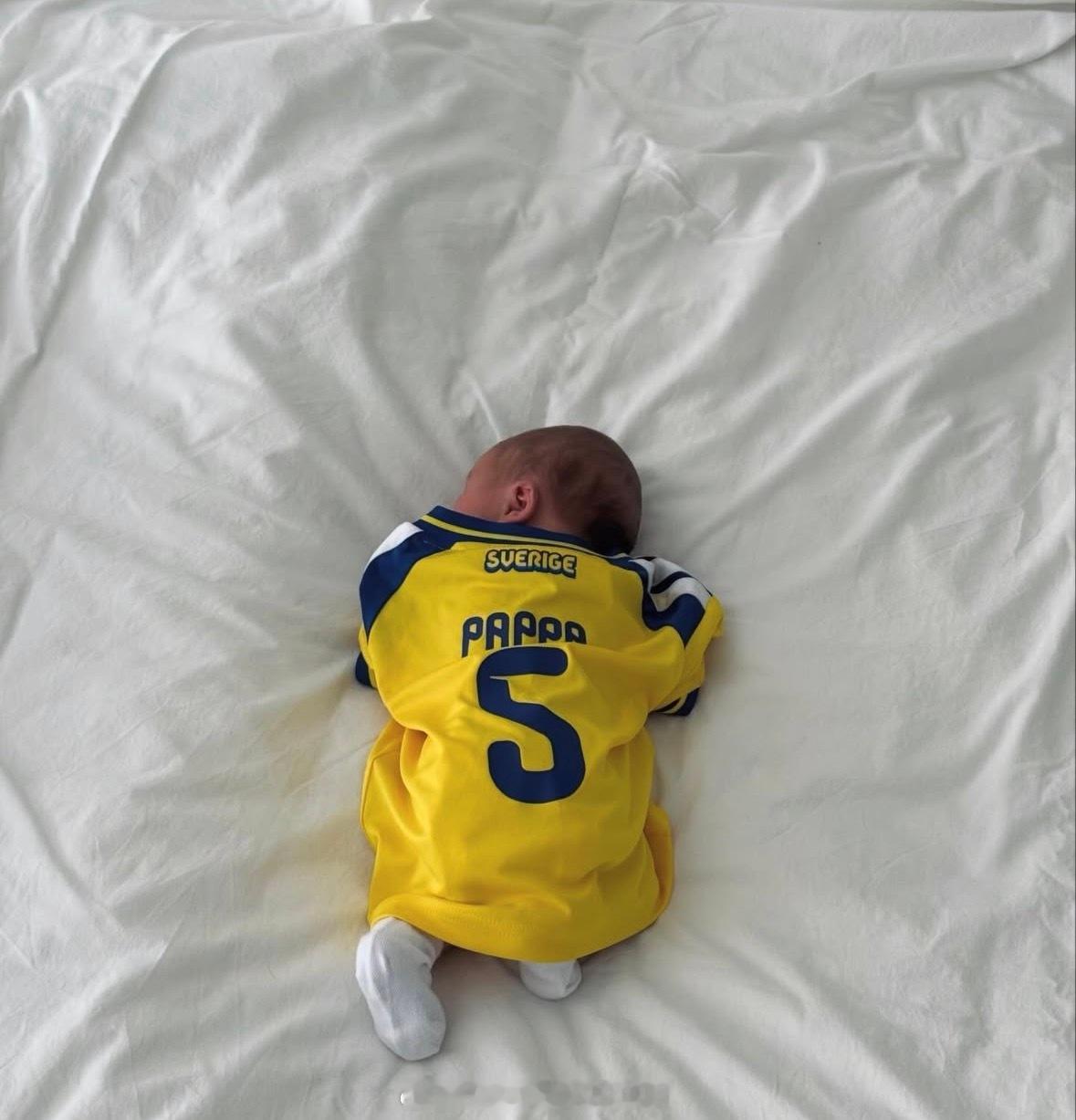 艾玛 瑞典的Gudmundsson在几小时前迎来了他的baby 