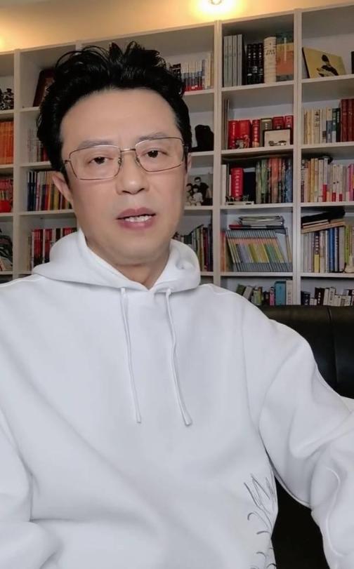 他是最重情义的主持，对瘫痪妻子不离不弃！儿子却成了“恶霸”？
 
白燕升的人生，