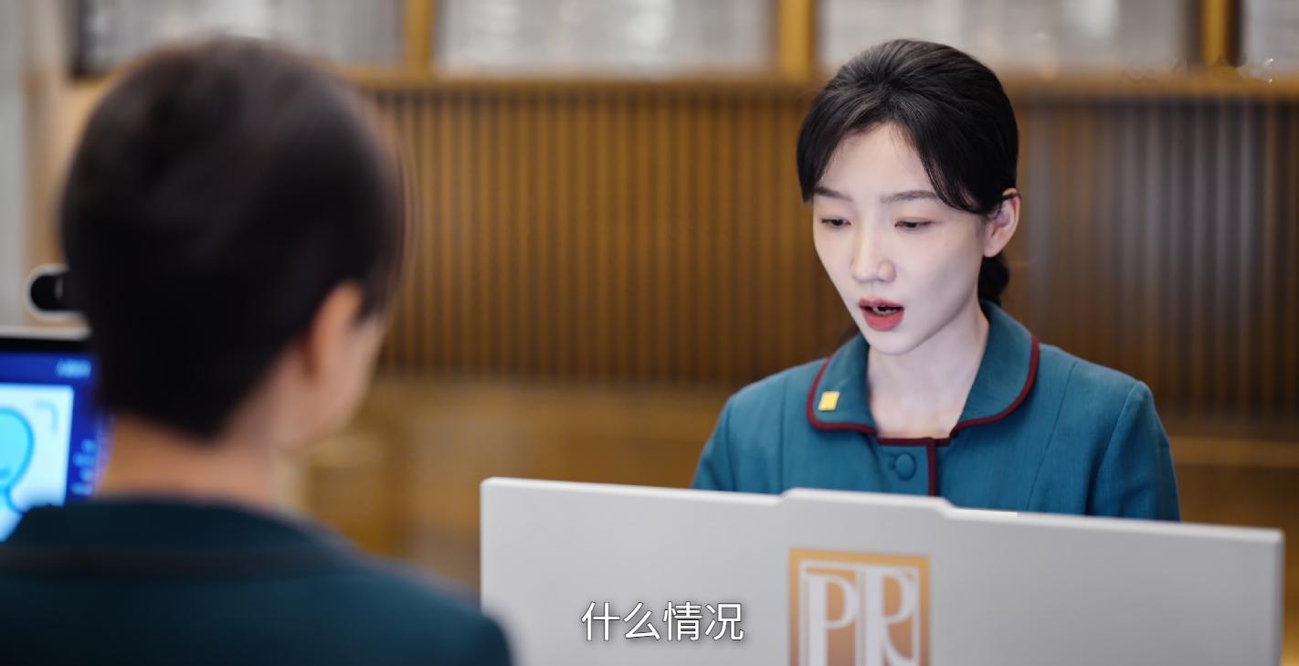 许蜜语怎么当上大堂经理后更加气人了啊，就不能换个人交待工作吗，每次都给这个陆晓妍