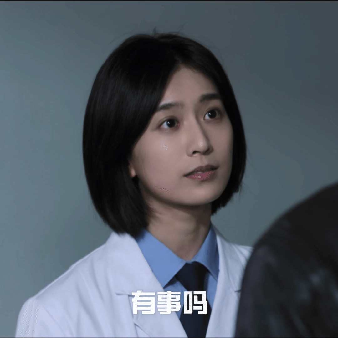 命悬一生夏洁最硬的嘴最软的心嘉泽在新剧命悬一生里演的法医夏洁，真的把面冷心热拿捏