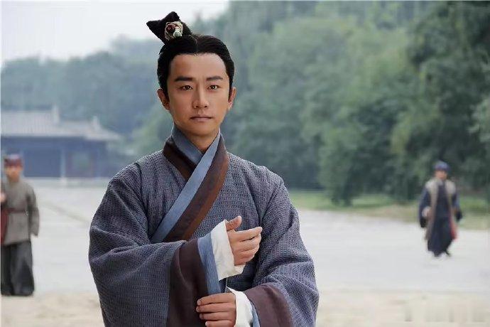 黄轩大概是中生代最可惜的实力派。早年凭《红高粱》张俊杰拿下白玉兰最佳男配提名，温