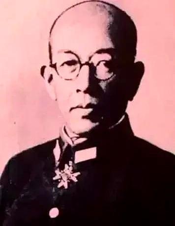 1939年，广西昆仑关，日军少将中村正雄腹部中弹，正在抢救。军医刚切开他的腹腔，