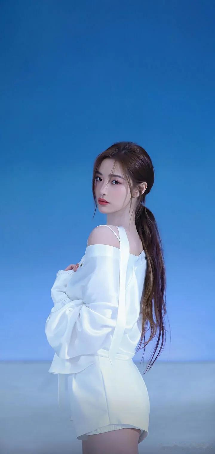 夏日清爽穿搭，白色吊带裙，清凉一夏！🌞👗💃