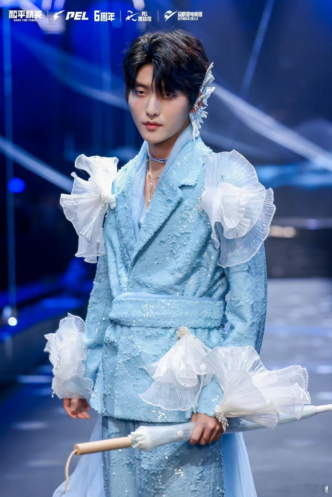 PEL集结夜权威穿搭大赏一秒穿越PEL魔法秀场 从训练服到高定秀场，选手们的穿搭