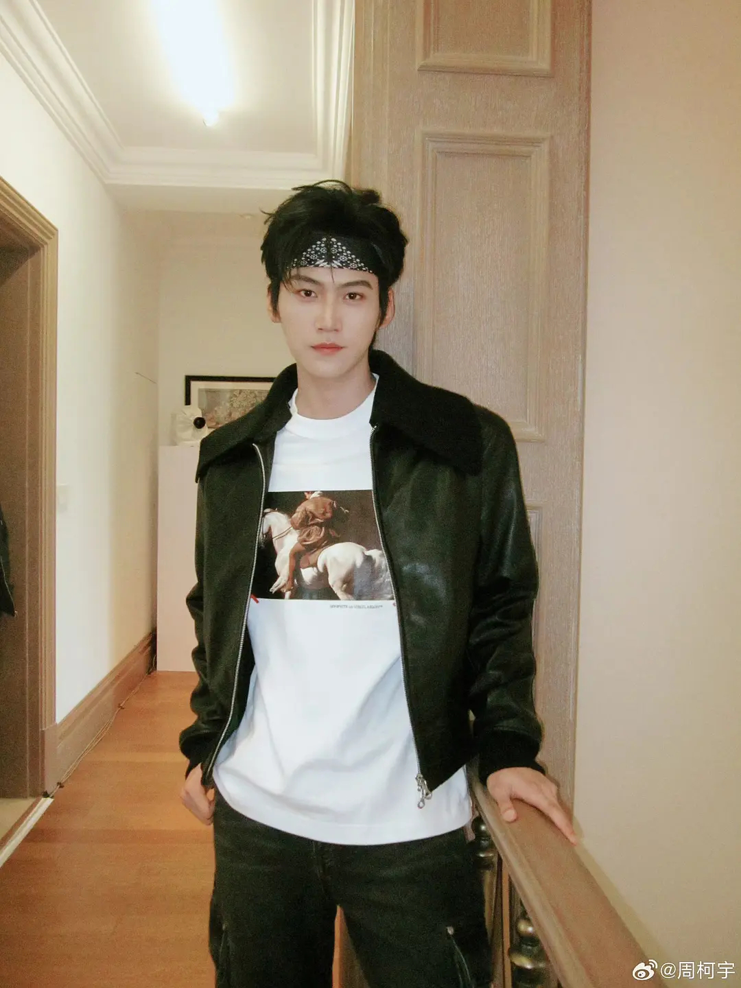 这位大叔 怎么丑成这样了 