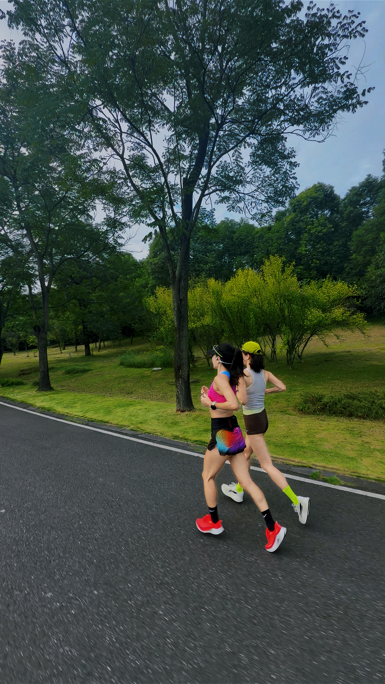 今天的12km 慢跑🏃‍♀️昨天跑完的腿 还有点酸痛…..此时这星期已经完成4