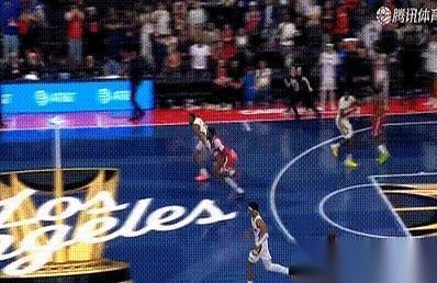 别吵了，小卡最后那球，大概率是走步了。
真的，多看两遍慢动作，那脚步乱的。
但我