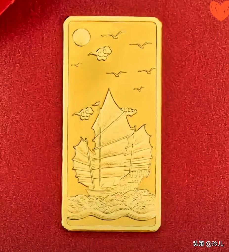 3月23日周一开盘，

黄金直接跳水大跌，

终于重回三位数时代，想入手黄金的朋