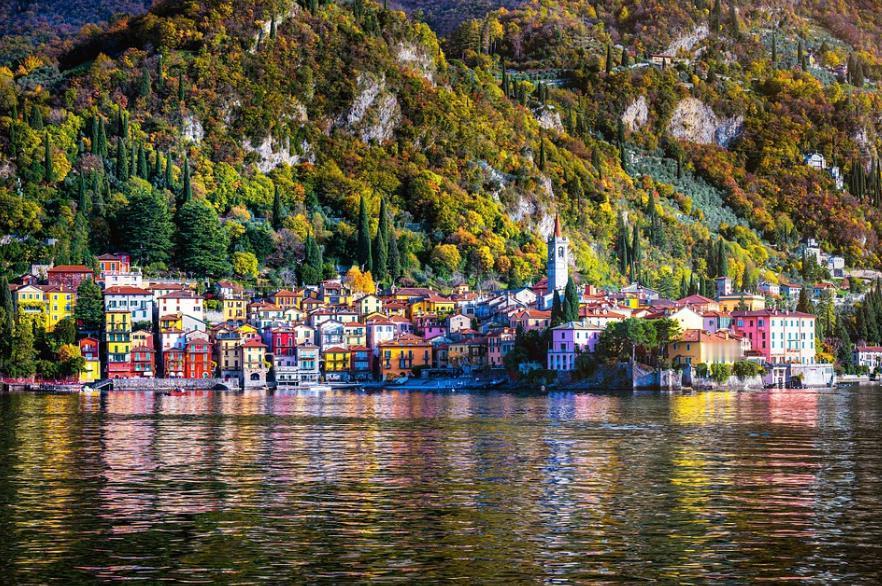 《成年人最硬的底牌：再难也别轻易暴露自己的窘境》
有句话听着冰冷，但越活越觉得真