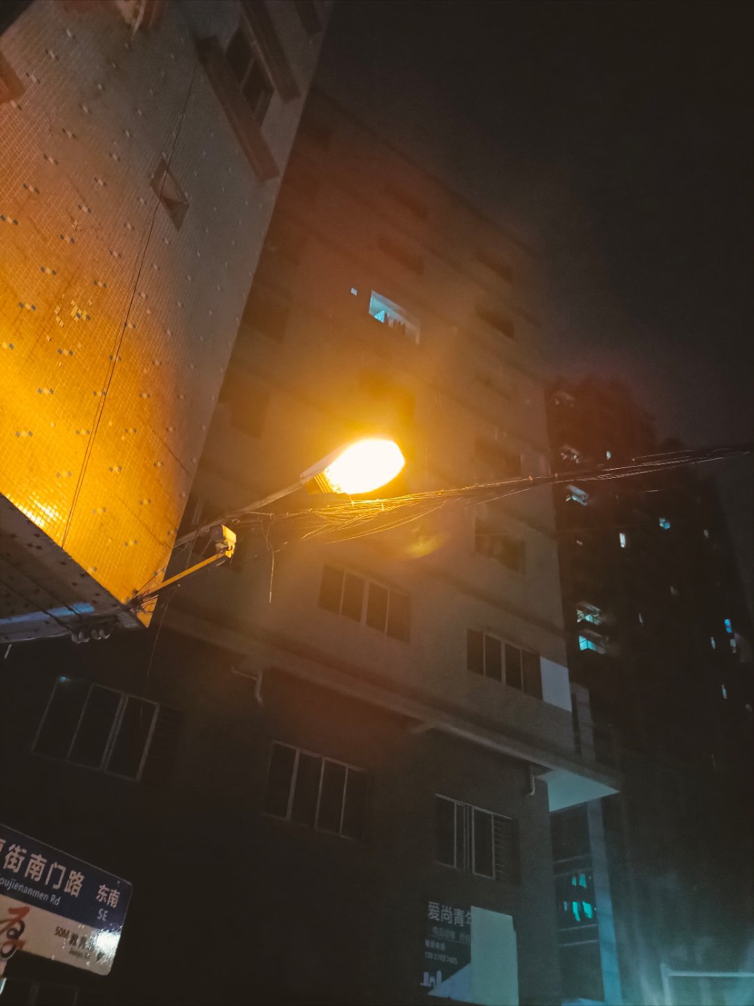 克服惰性和游离的心绪，投入理性而自律的生活。勤奋是你生命的密码,能译出你一部壮丽