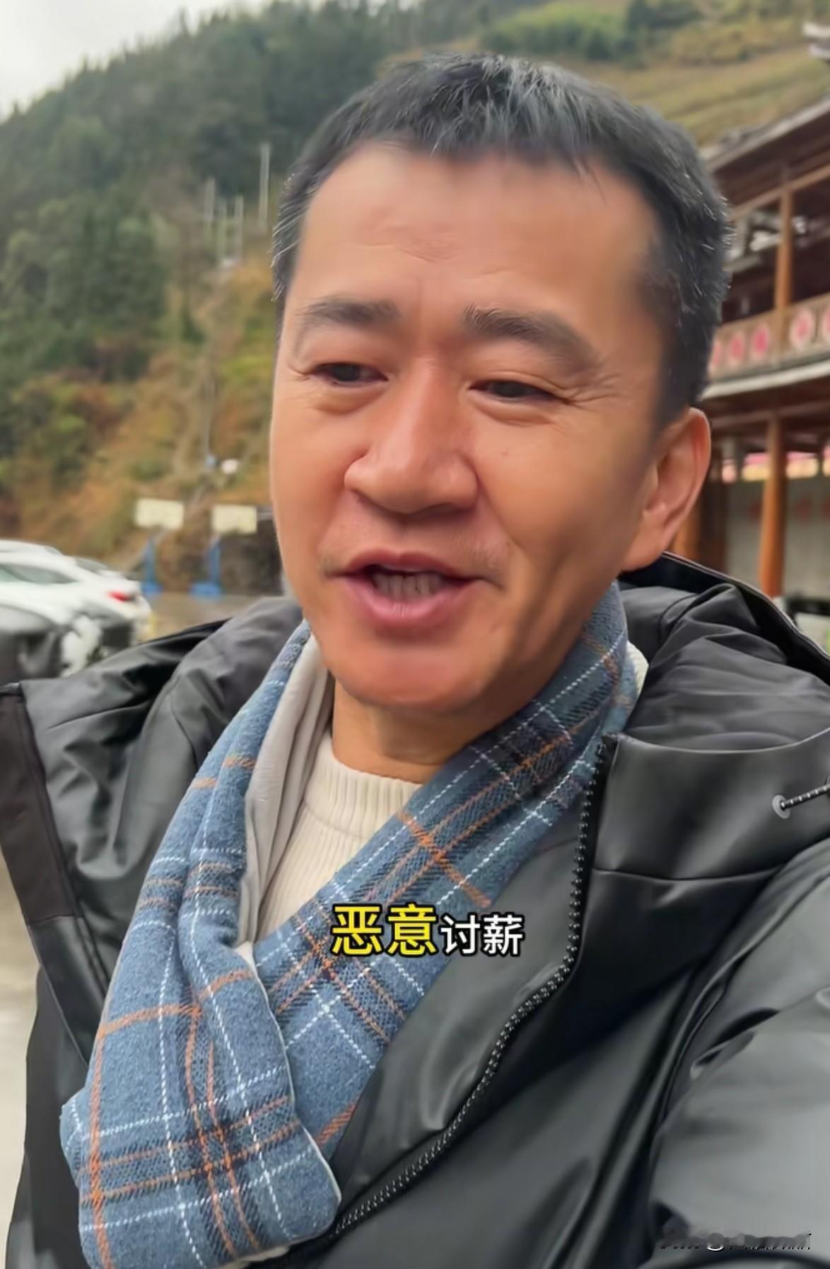 不知他人苦，莫劝他人善。

演员李嘉明说，他不是恶意讨薪。
有网友给他留言，说这