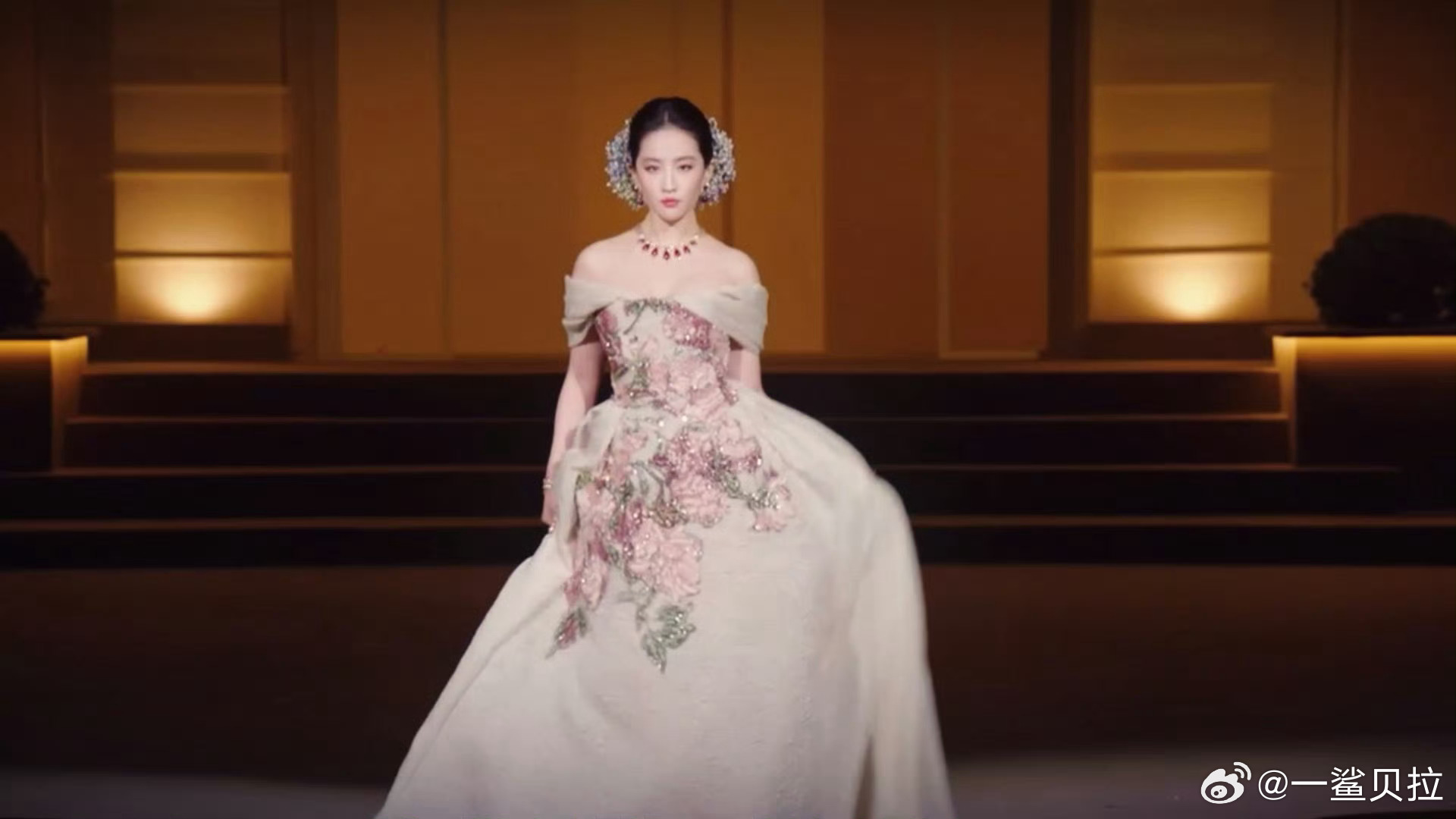 神级面部折叠度刘亦菲压轴 ​​​