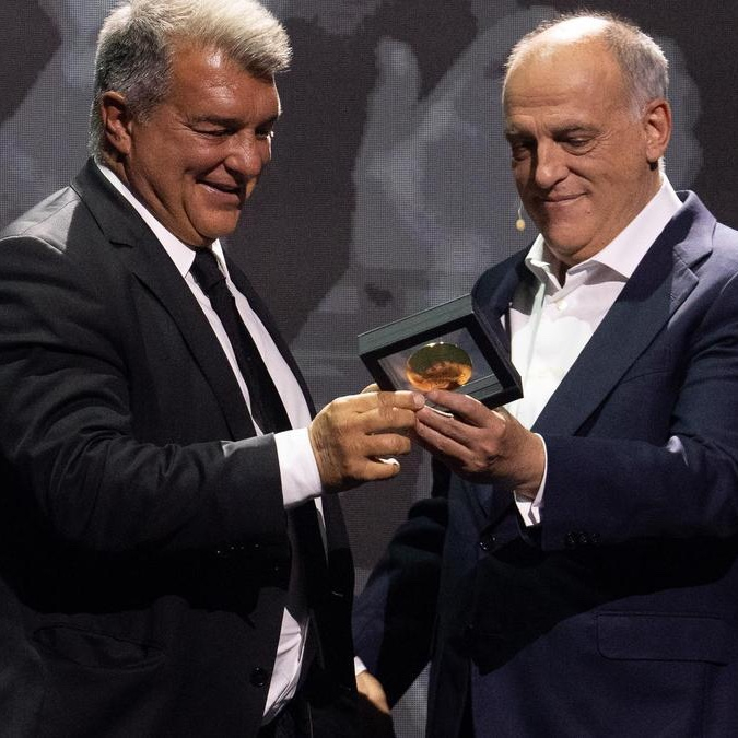 问：弗洛伦蒂诺像你表达了祝贺没？拉波尔塔：我没看手机。拉波尔塔：在最终计票结果公