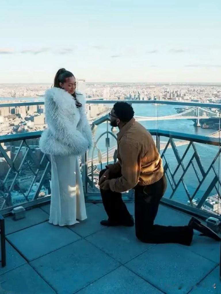 圣诞大战双喜临门！
唐斯11分+14板力助尼克斯126-124险胜骑士拿下圣诞大