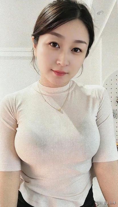 从前总觉得，日子长得望不到头，想见的人总会再见，想说的话总有机会说。

后来才慢