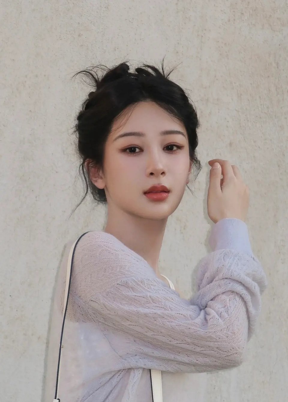 杨紫今年是不是没新饼了？这是要抠脚的节奏 ​​​