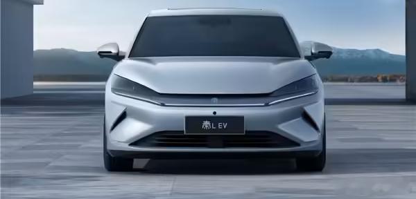 【新闻早茶｜消息称比亚迪全新纯电动中型轿车“秦L EV”将支持800V+5C超充