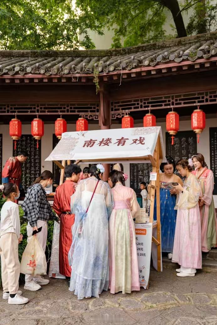 【首演即“出圈” 黄鹤楼《南楼有戏》连演60场】519中国旅游日湖北分会场 近期