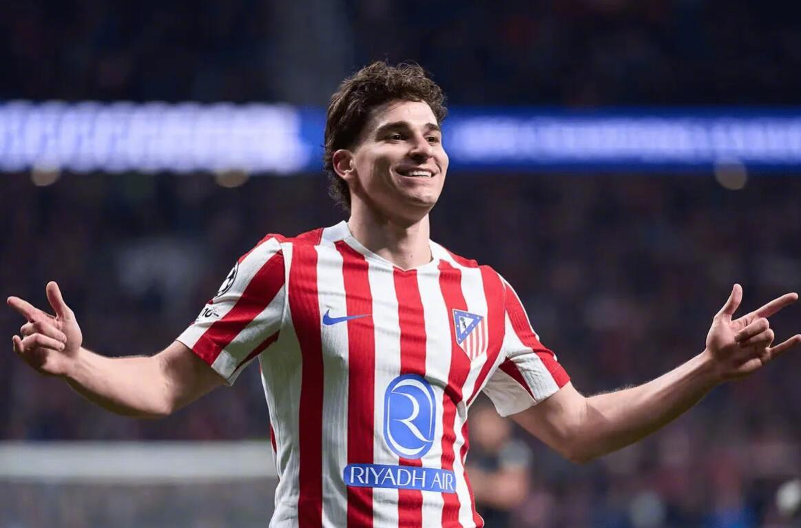 据《镜报》报道，马竞前锋阿尔瓦雷斯并没有承诺赛季结束后继续留队，正式为今夏潜在转