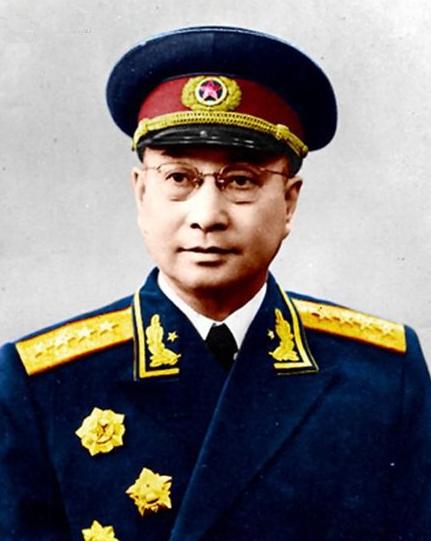 反革命刽子手许克祥，他是陈赓大将的同乡，早年出身贫苦，曾为陈赓家雇工。1927年