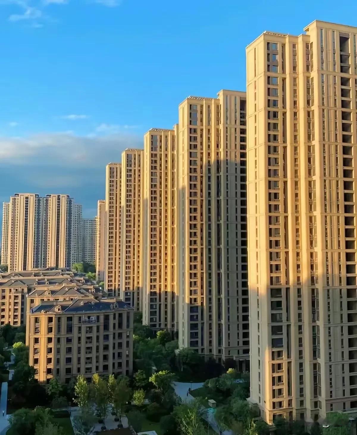 国家说楼市要涨起来，绝对会涨起来！
有些人就是不信，认为国家提出的“止跌回稳”不