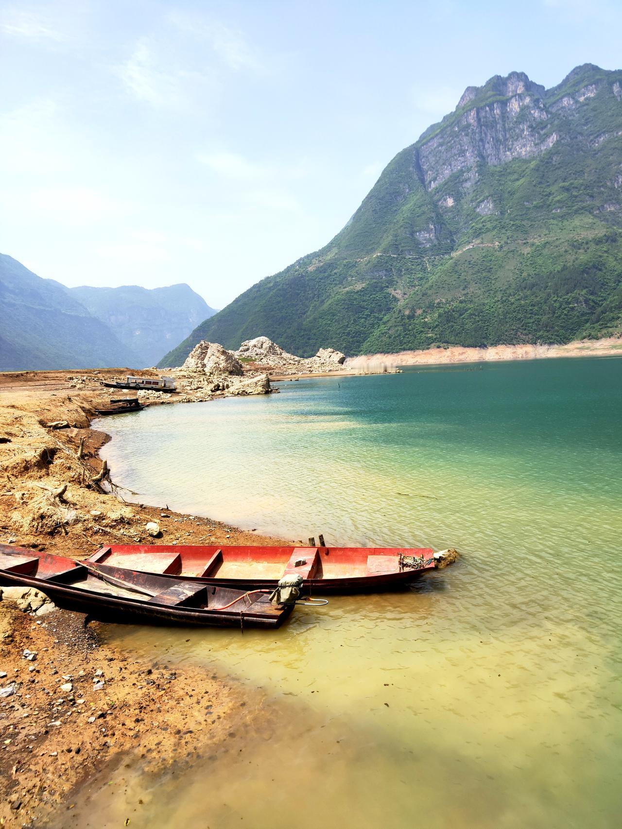 没有海，只有外婆家的沧海桑田
外婆家的屋檐下，曾经挤满亲戚们的谈笑与炊烟。如今，