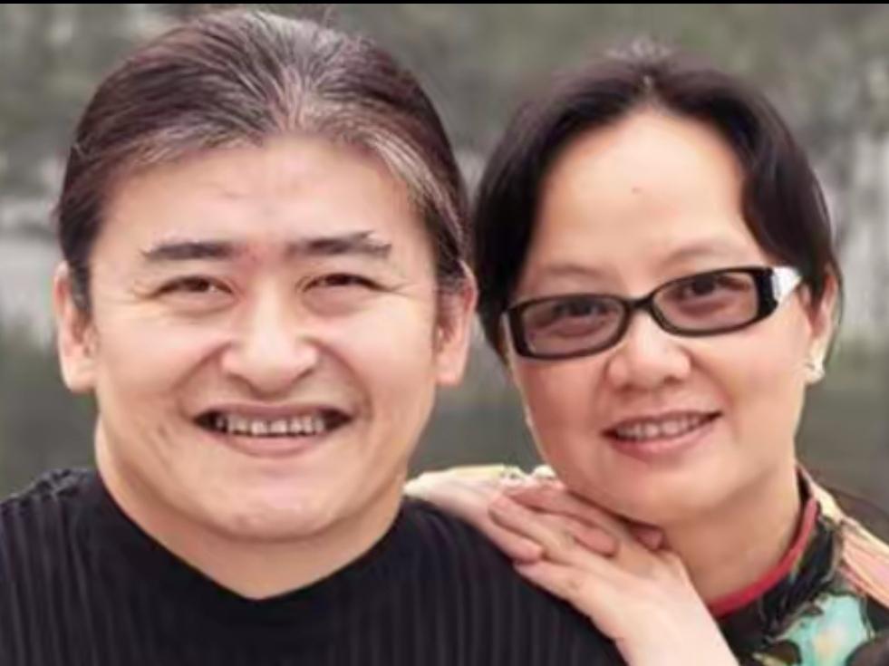 刘欢对卢璐的好主要体现在两个方面；一是在经济上刘欢高度信任卢璐，家里的财务大多由