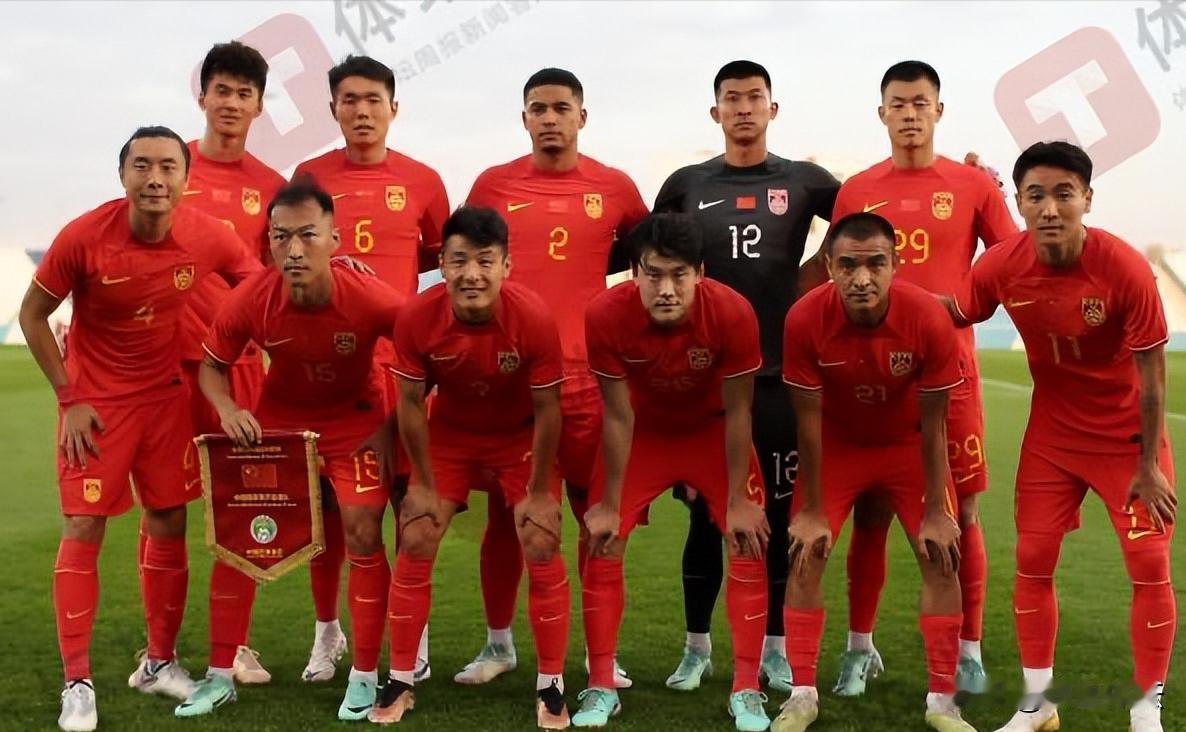 输给香港后的国足最新消息是，主帅扬科维奇放弃了放假一天的安排，全队一早起床出早操