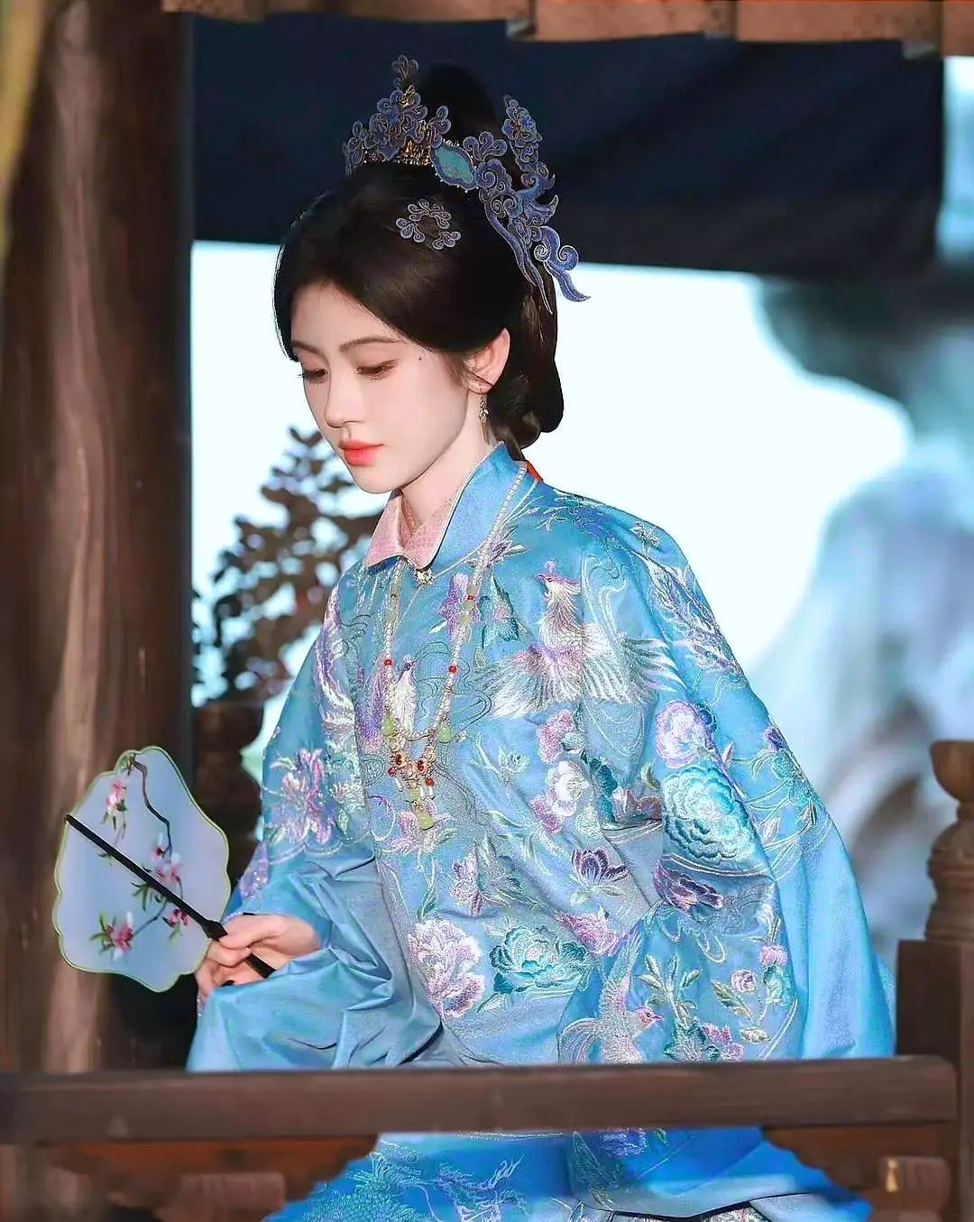 鞠婧祎的这个妆造已经赢麻了，无所谓剧是爆还是扑了