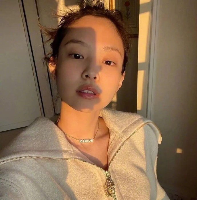 金智妮 ​​​Jennie ​​​
