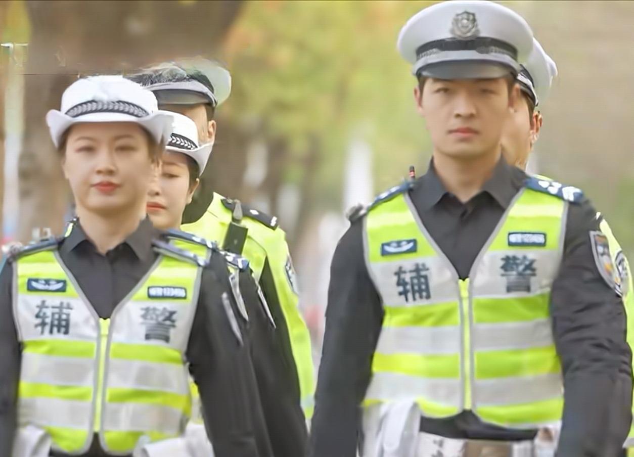 辅警纳入人社部职业分类体系的好处：

1，职业认可
辅警在没得到职业认可之前，曾