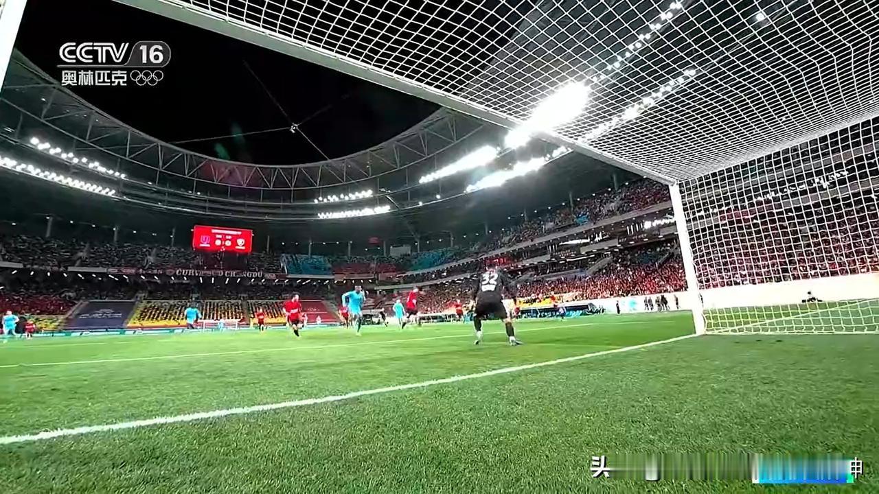 成都蓉城队这个豆腐渣防线啊，简直是一言难尽！对阵云南兄弟这场球，如果不是运气太好