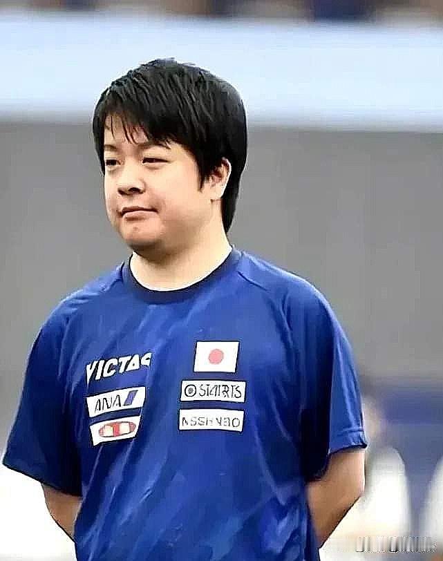 张本夺冠背后：功劳归这个“教练”！
像不像日乒“猪小明”？
岸川圣也从 2025