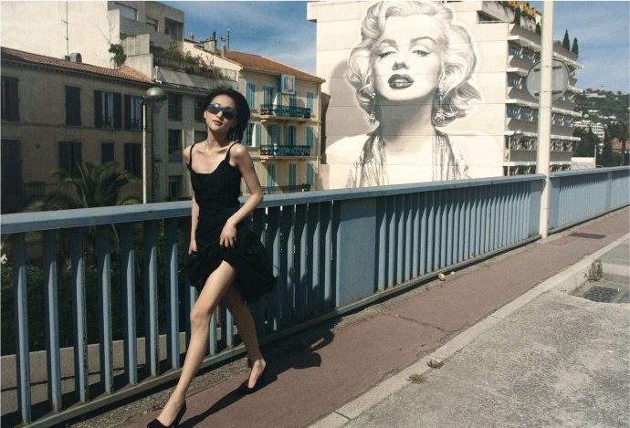 周迅在戛纳。 赵丽颖在临平很想你 