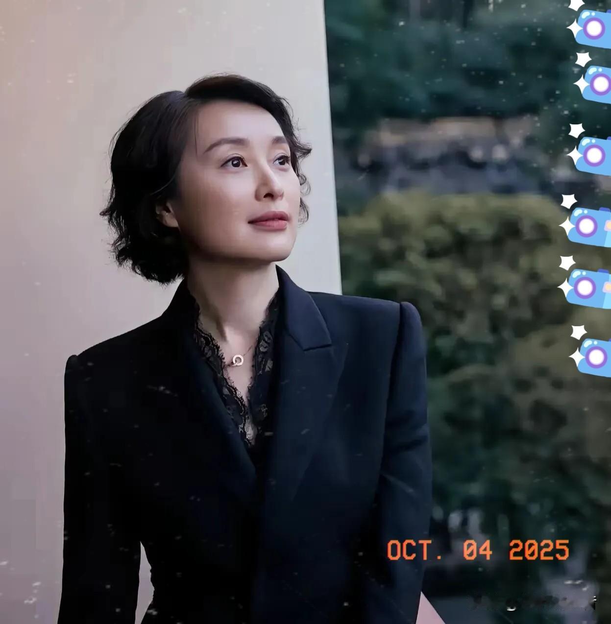 都说53岁的女人最有魅力，
看了吴越的作品后，
我不得不感叹，这不仅仅是一个颜值