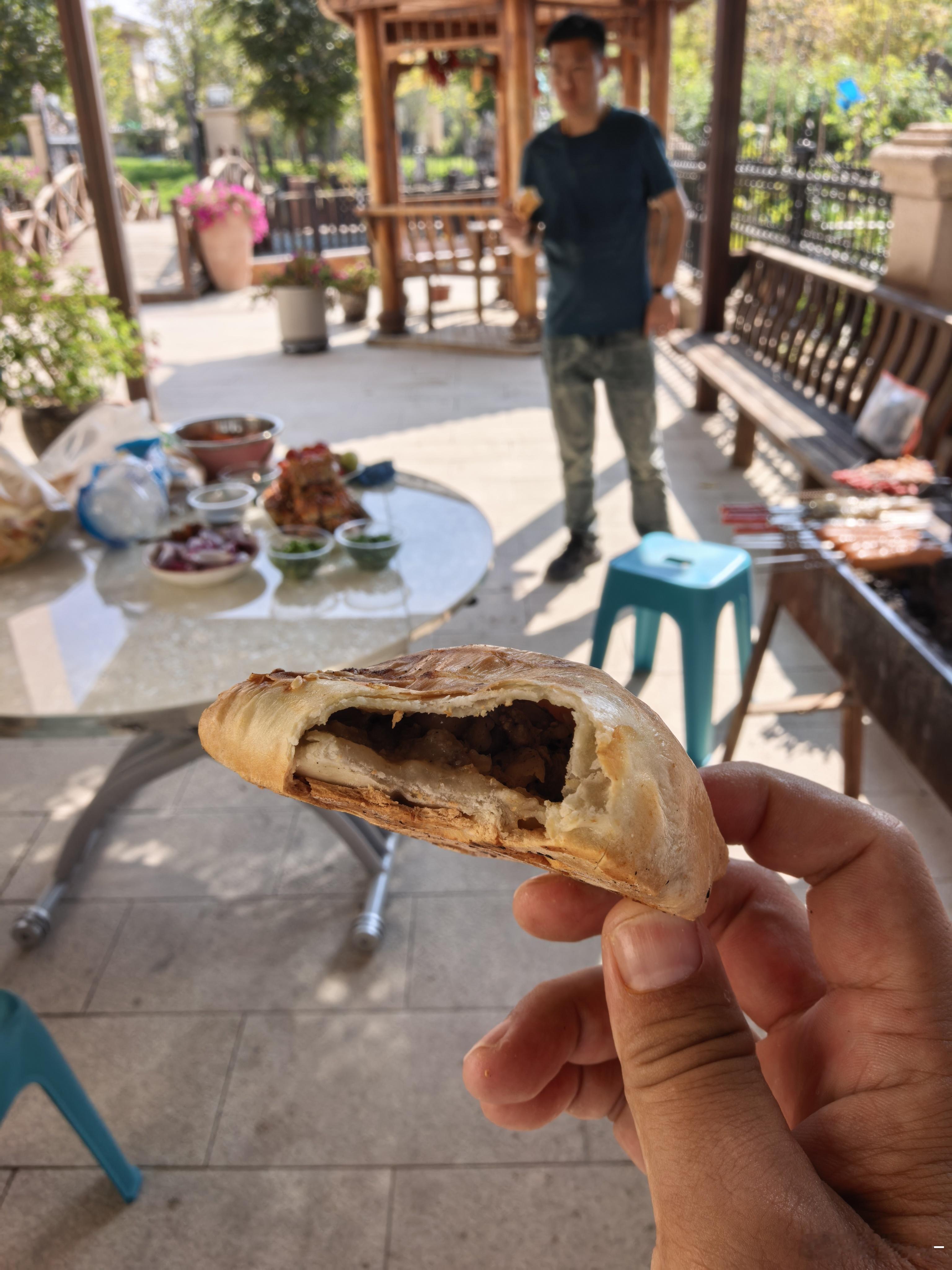 家庭聚餐，新疆的烤包子一绝  ​​​