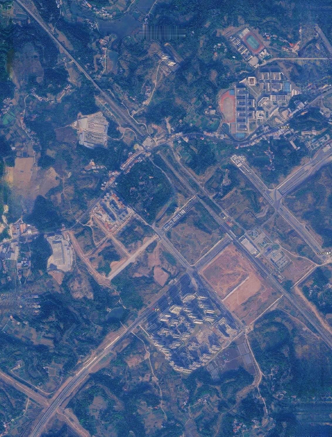 新城、电商物流园区、成渝高速天府机场收费站及成渝高速金简仁收费站修建进度…