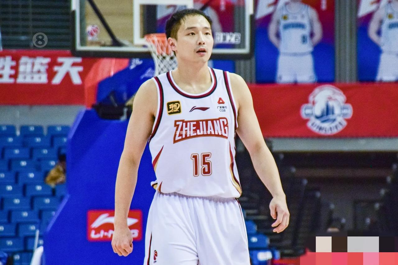 王奕博加盟青岛队，下赛季球队后卫是否拥挤？

王奕博，1.82米，体重88公斤；
