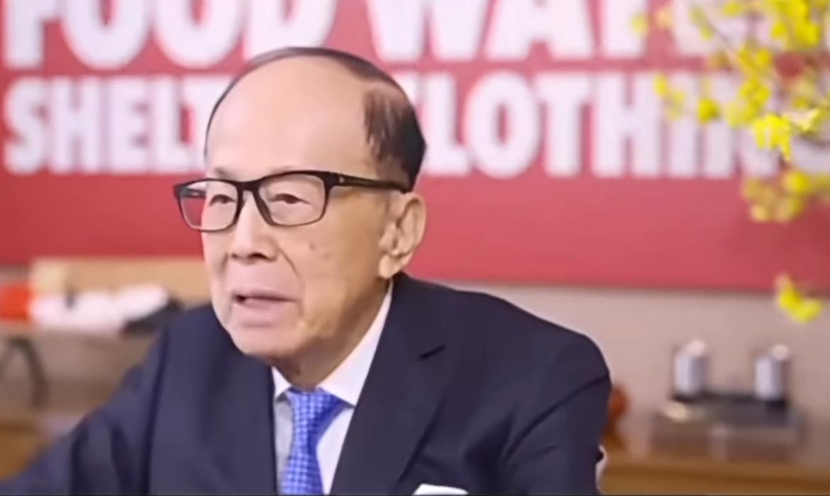 香港火灾，霍家捐款3000万，李家捐款8000万。

香港大埔宏福苑火灾，霍启刚